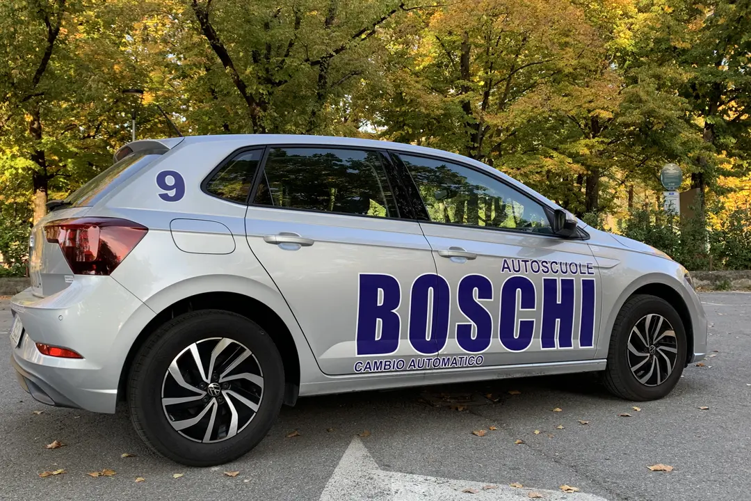 autoscuola-boschi-nuova-volkswagen-polo-cambio-automatico-esterno-auto-2
