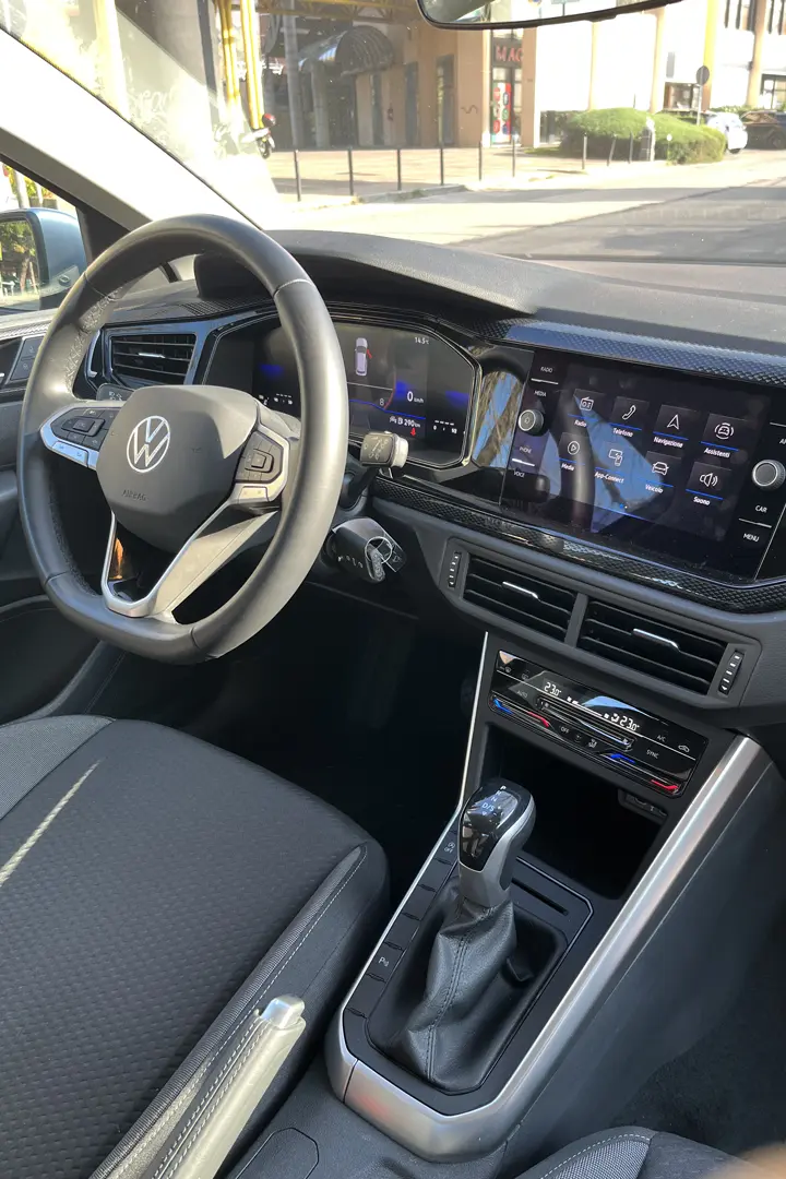 autoscuola-boschi-nuova-volkswagen-polo-cambio-automatico-interno-1