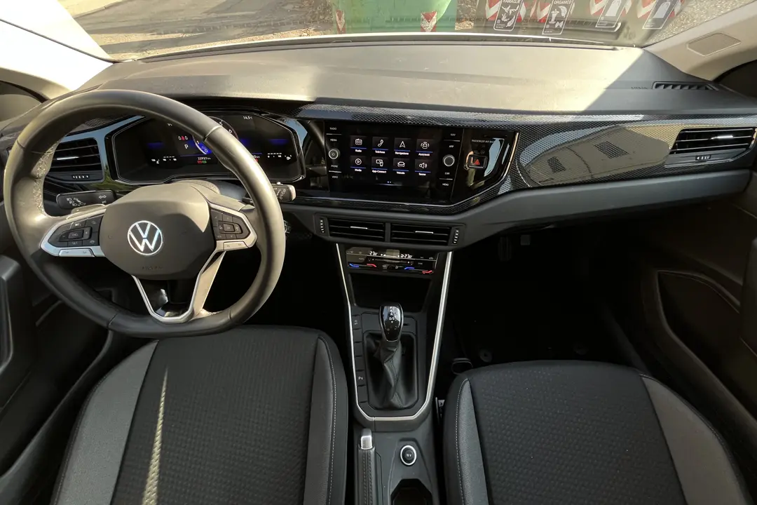 autoscuola-boschi-nuova-volkswagen-polo-cambio-automatico-interno-3